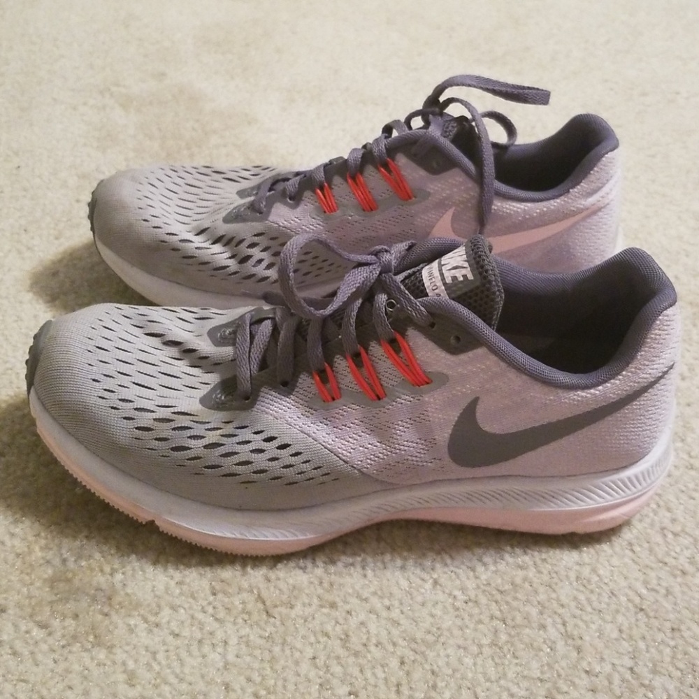 Like new Nike Winflow running shoes size 8.5